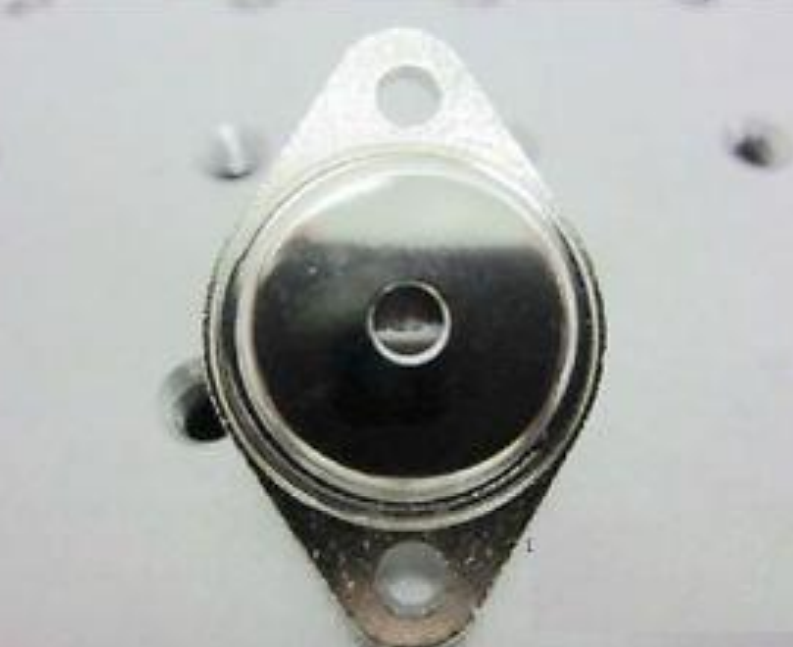 1060nm / 3W　Multimode Fabry-Perot Laser Diode (TO-3)