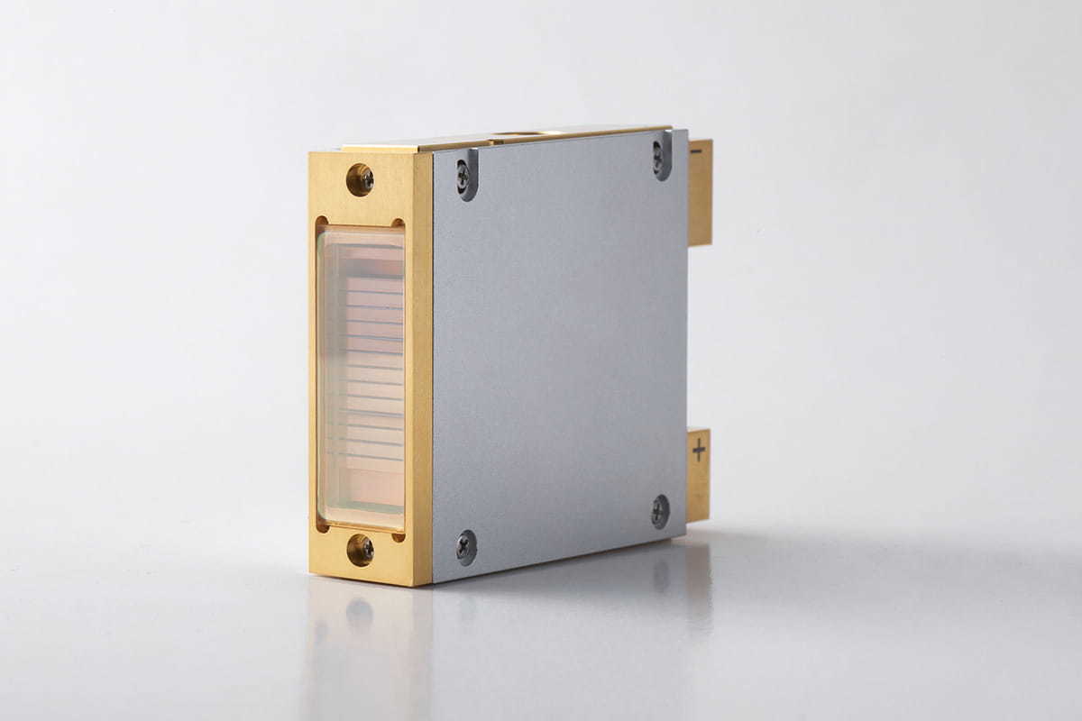 Micro-Channel Water Cooled Vertical Stack Diode Laser： VS120
